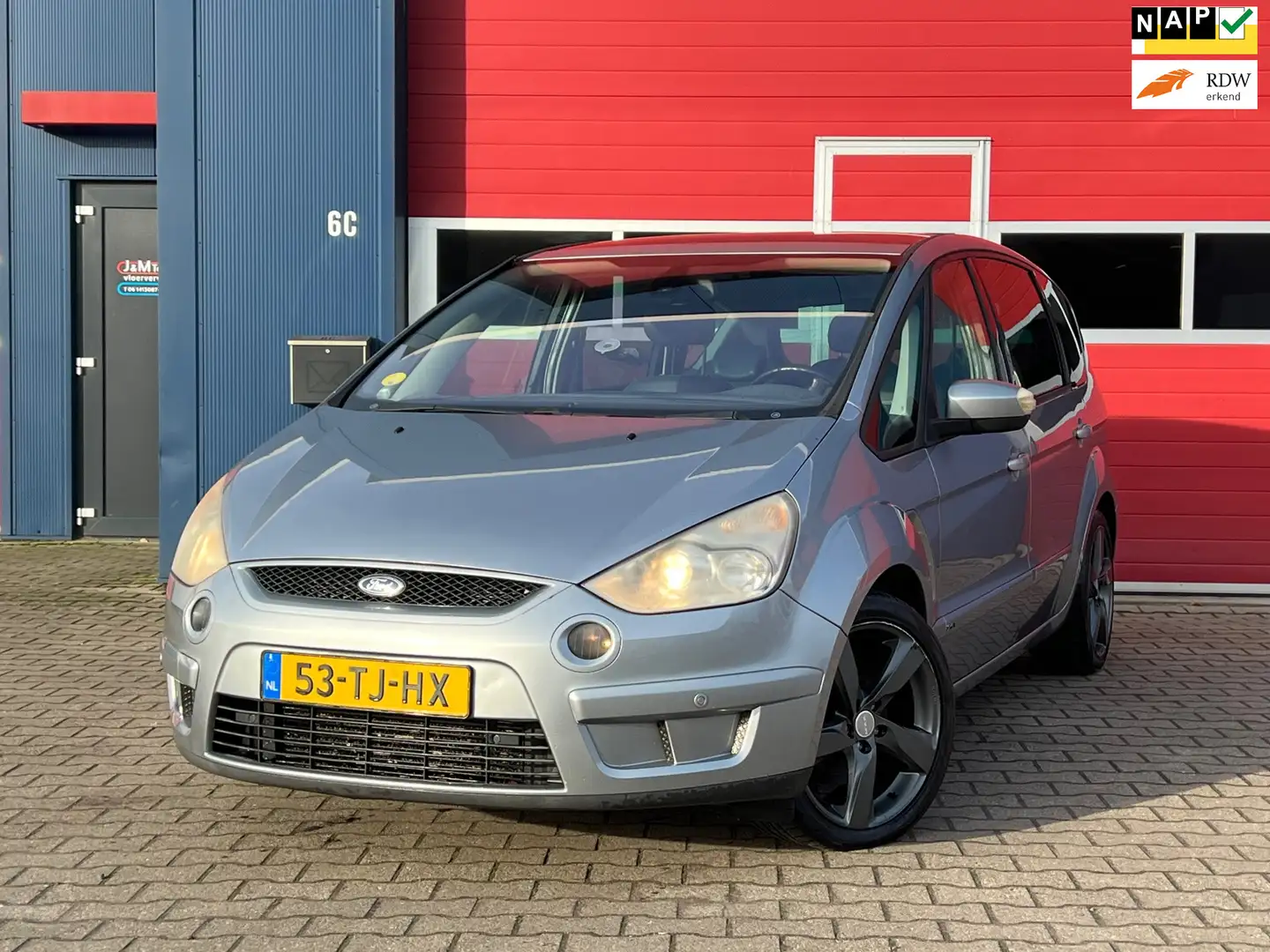 Ford S-Max 2.5-20V Turbo | Nieuwe apk + Pano + Cruise + Clima Grijs - 1