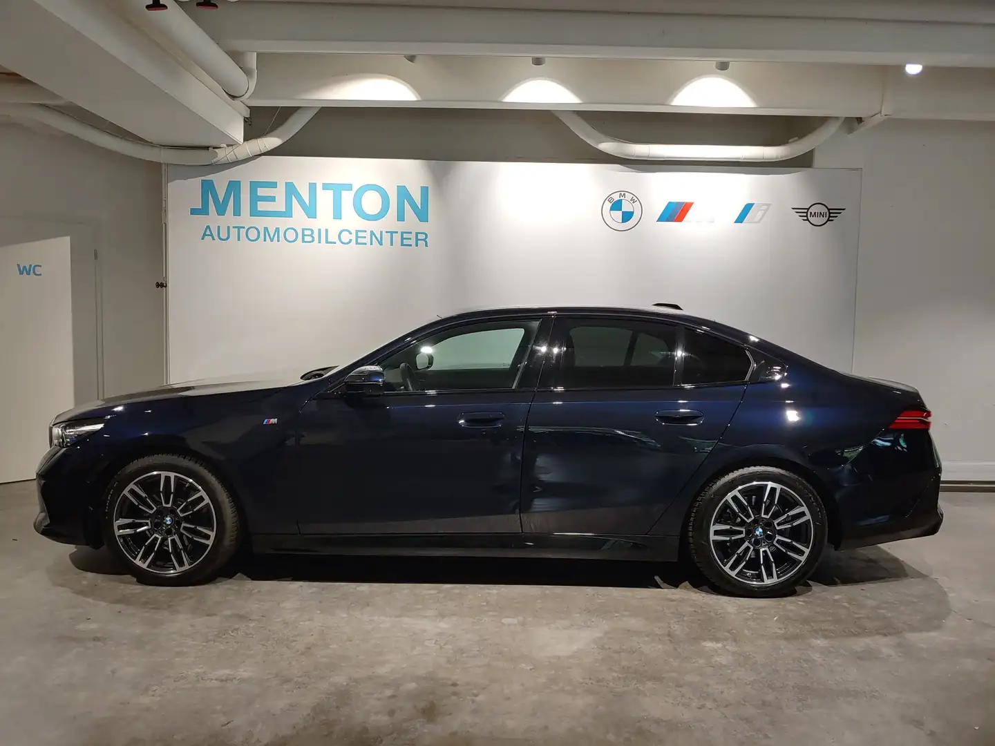 BMW 520 i M-Sport/Pano/AHK/Head-up/LED Zwart - 2