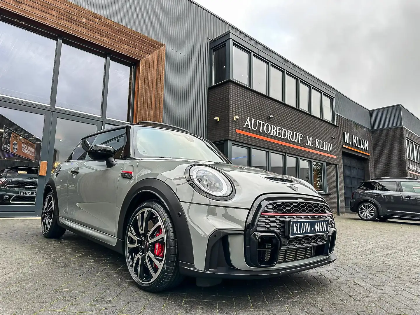 MINI John Cooper Works Mini 2.0 JCW Pack F1 aut 231pk/pano/navi/hk/Nardo/ Gris - 1
