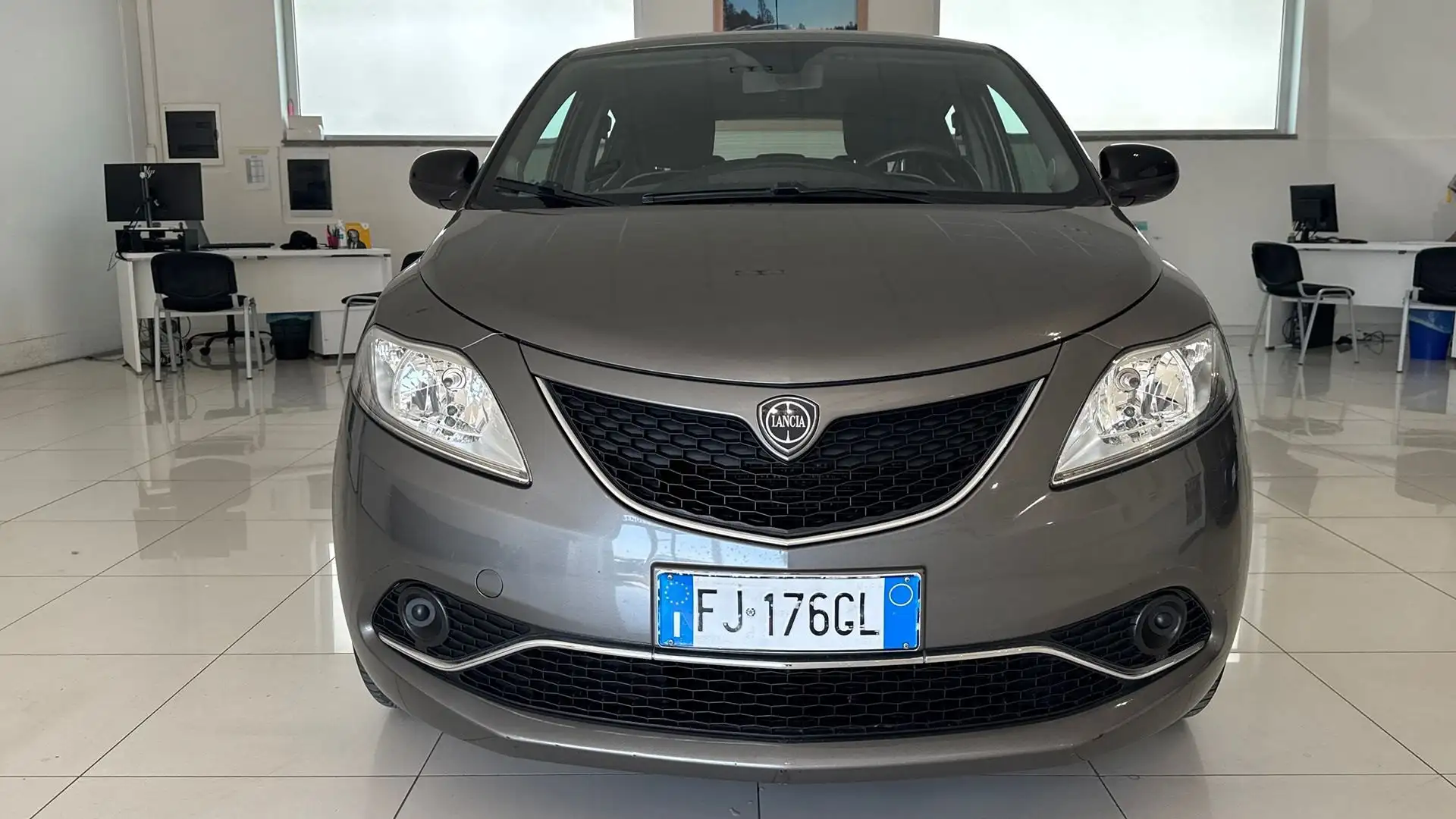 Lancia Ypsilon 5 Porte 1.2 69cv Platinum 1.2 PLATINUM 69CV Grigio - 2