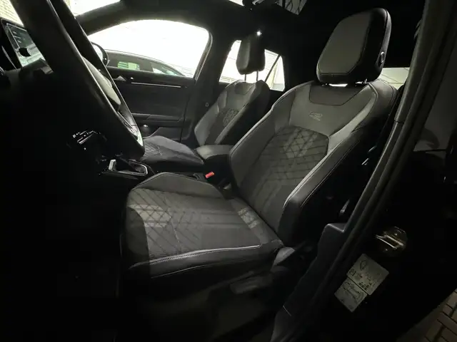 Volkswagen T-Roc view 5