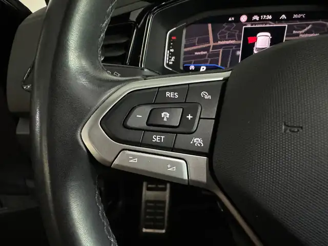 Volkswagen T-Roc view 12