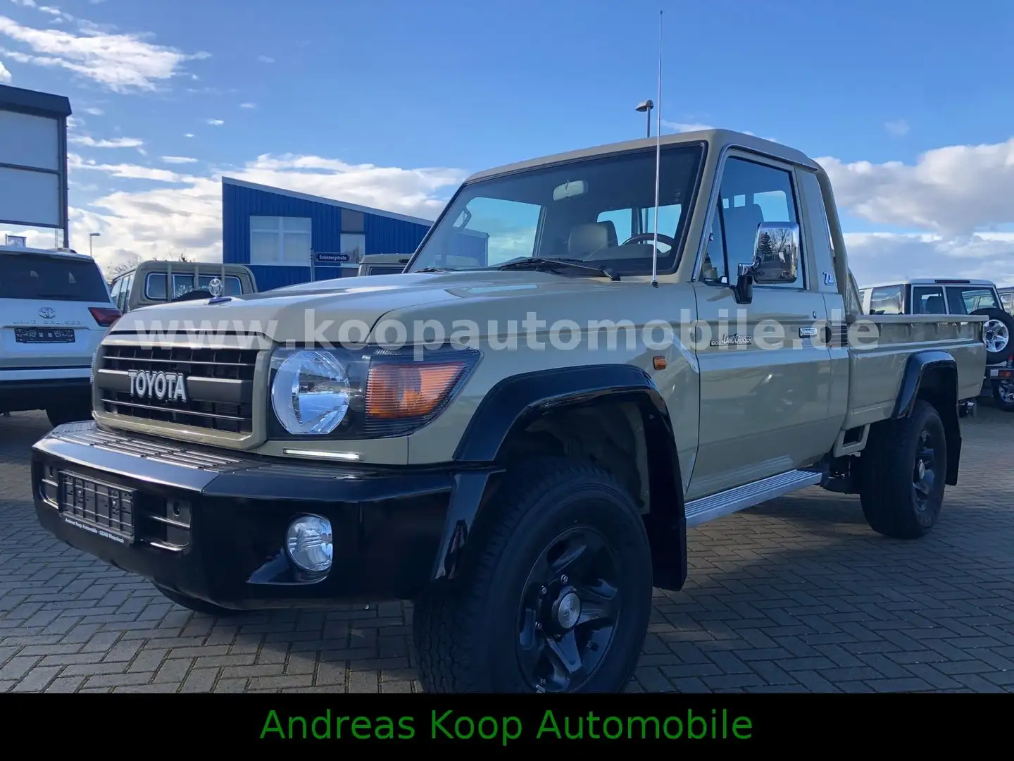 Toyota Land Cruiser GRJ 79 SC 70th Anniversary SOFORT Beige - 1