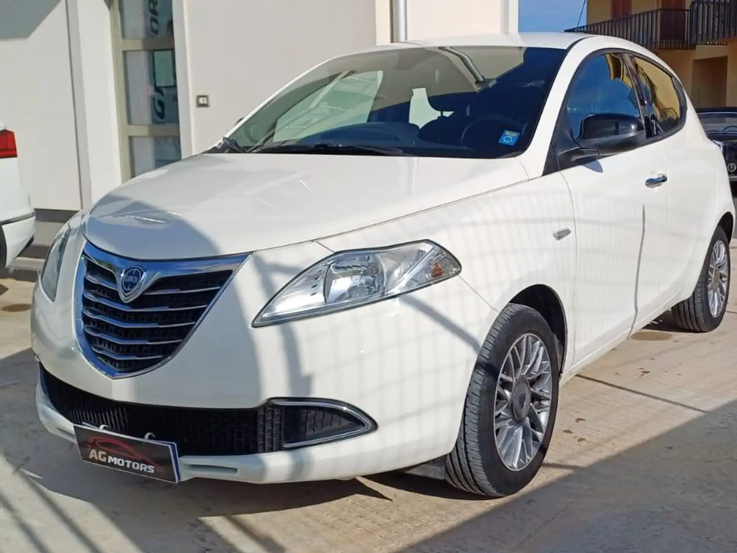 Lancia Ypsilon 1.3 MJT 90Cv gold Bianco - 2
