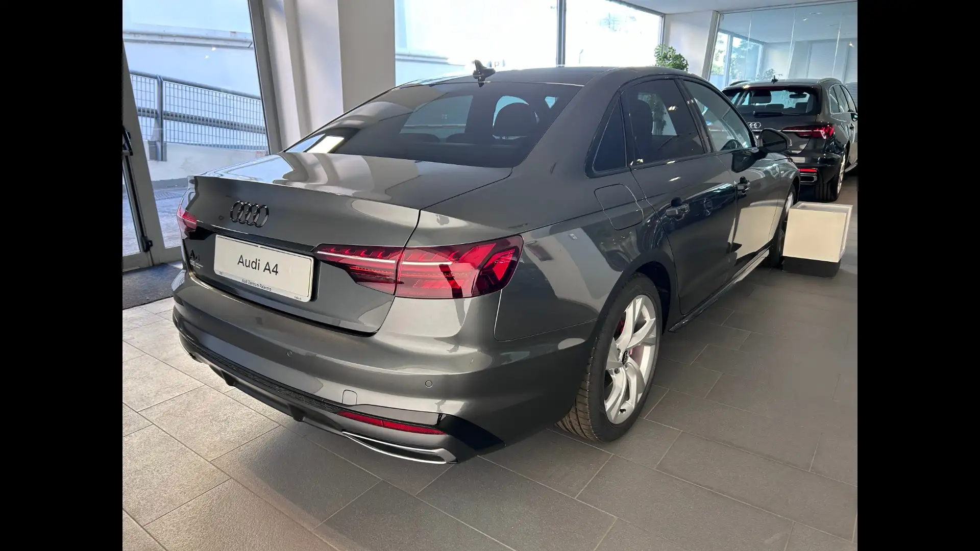Audi A4 40 TDI S tronic Grigio - 2