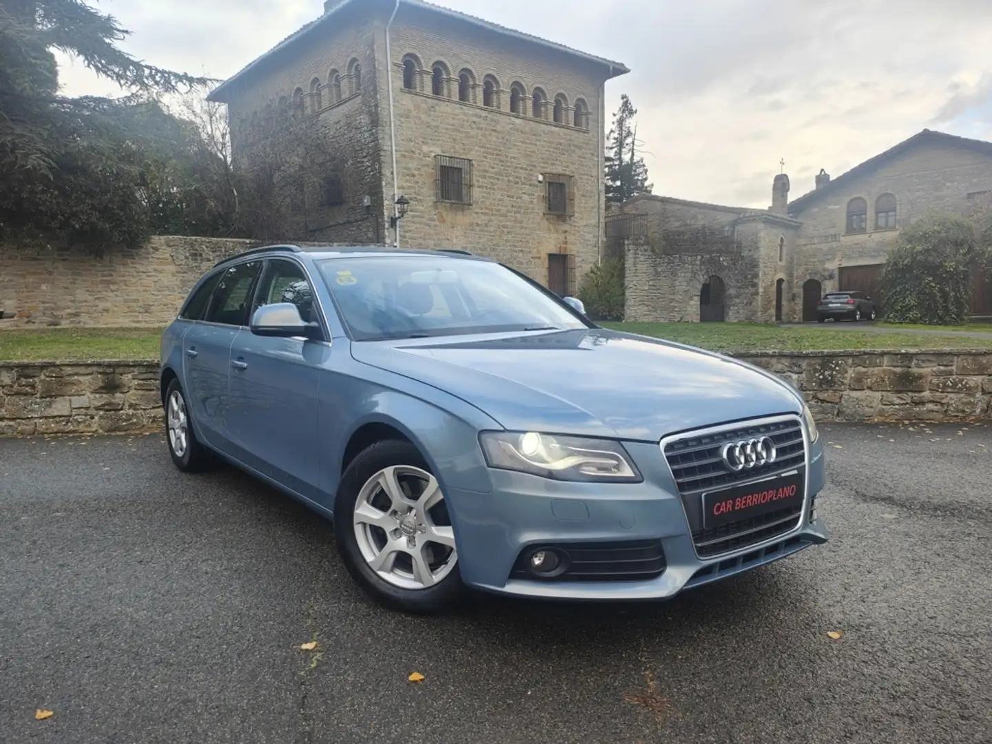 Audi A4 Avant 2.0TDI DPF 143 Bleu - 1