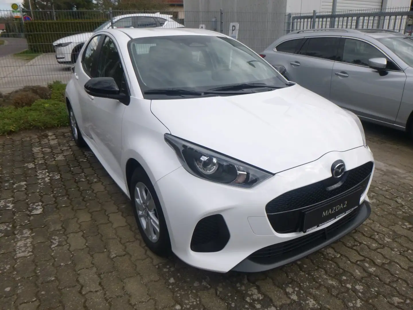 Mazda 2 Hybrid 1.5 VVT-i 116 CVT CENTRE-LINE Weiß - 2