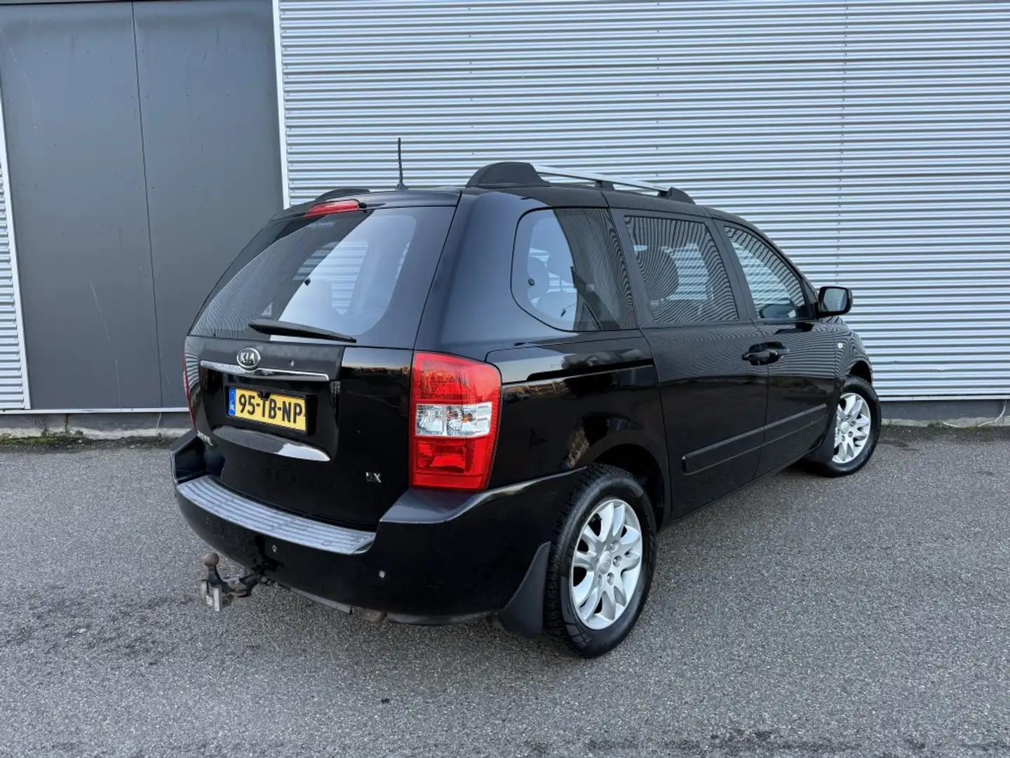 Kia Carnival 2.7 EX Automaat NAP 7Persoons Leer Trekhaak NW Dis Negro - 2