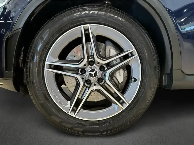 Mercedes-Benz GLC view 4