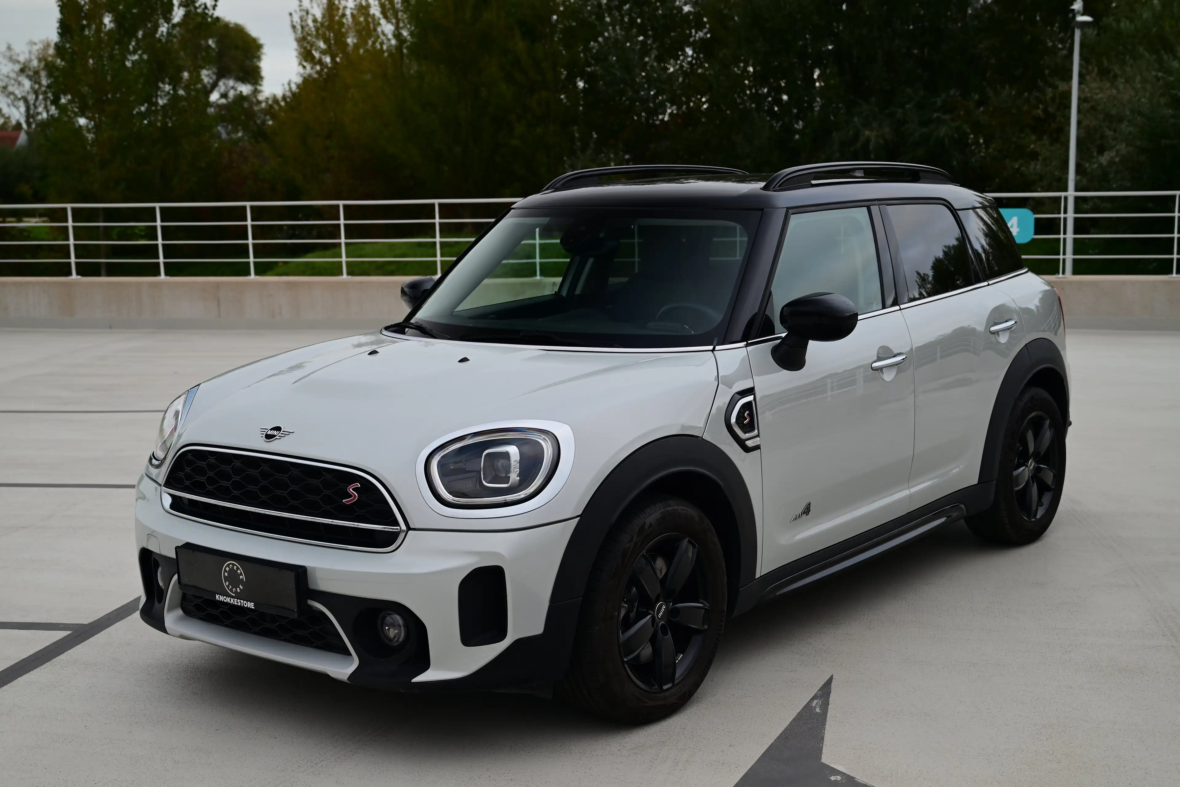 MINI Cooper S Countryman AUT ALL4 / SPORTSEATS / CAMERA / LED / CARPLAY — photo 4