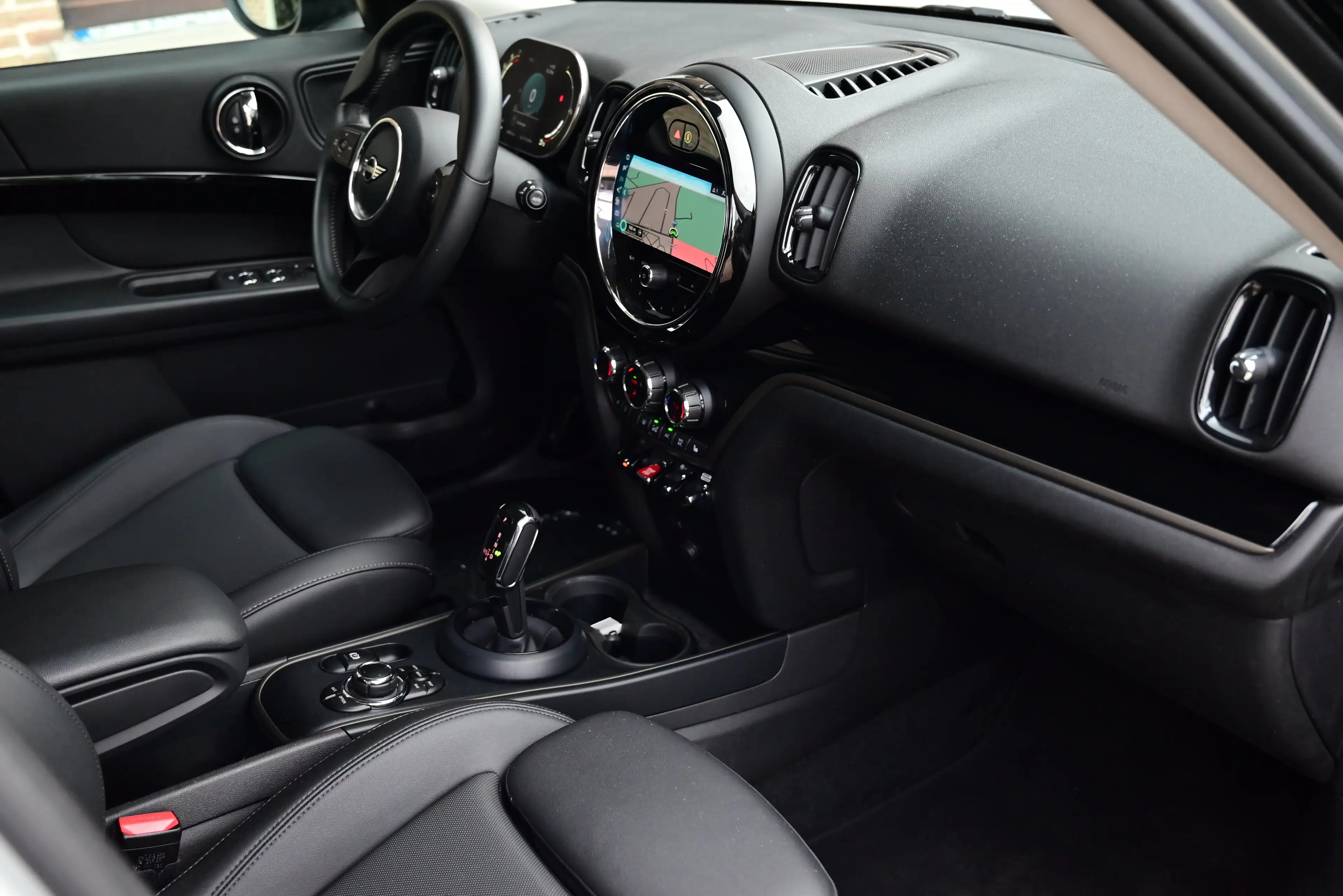 MINI Cooper S Countryman AUT ALL4 / SPORTSEATS / CAMERA / LED / CARPLAY — photo 12