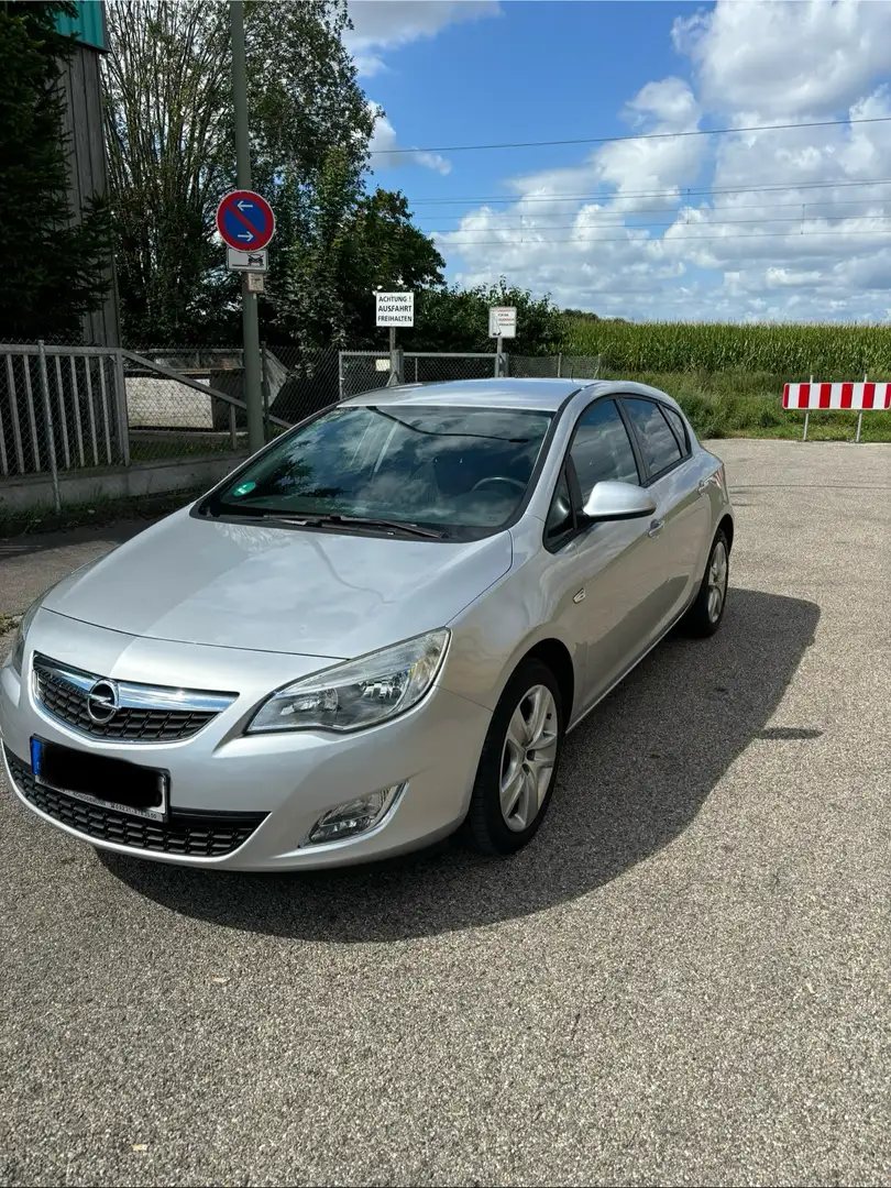 Opel Astra Design Edition Grau - 1