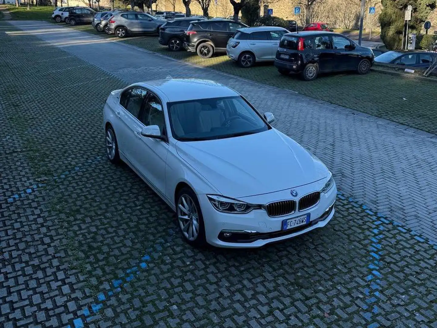 BMW 330 330e iPerformance Luxury Plug-in White - 1