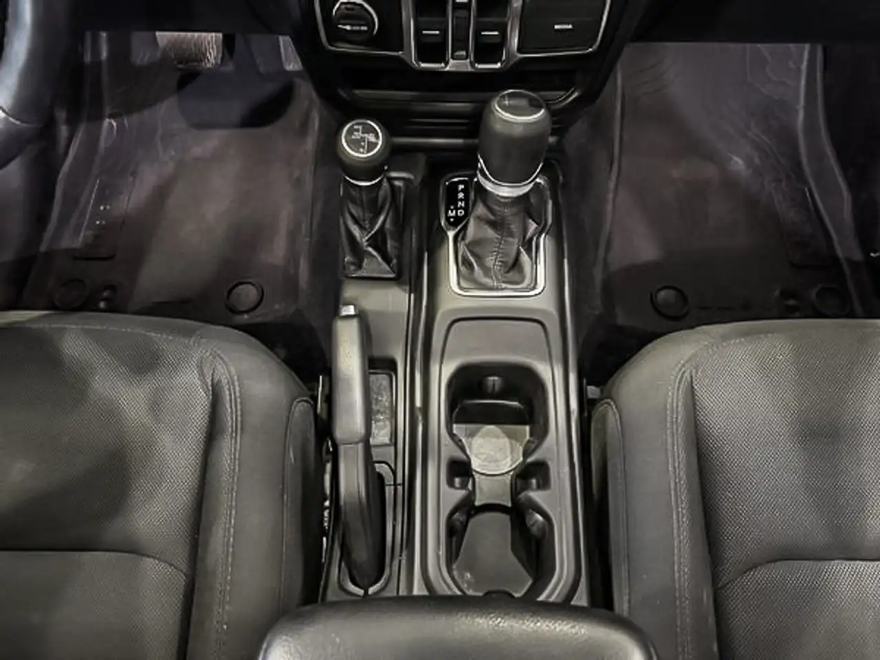 Jeep Gladiator снимка Jeep Gladiator