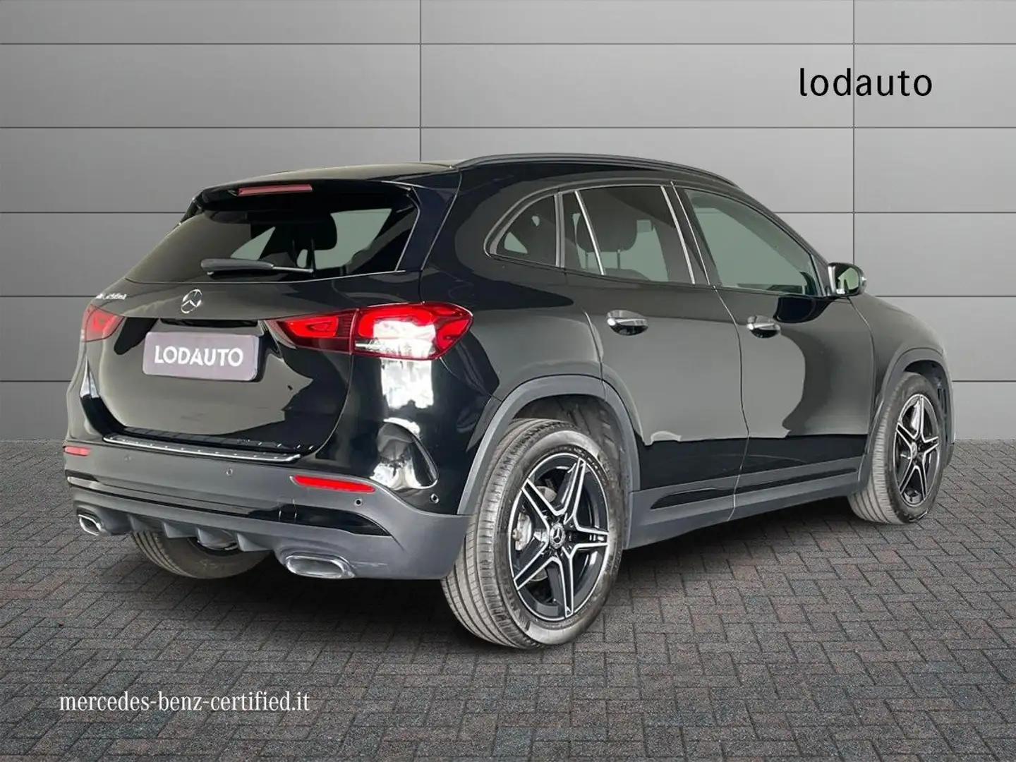 Mercedes-Benz GLA 200 GLA 200 d Automatic Premium Zwart - 2