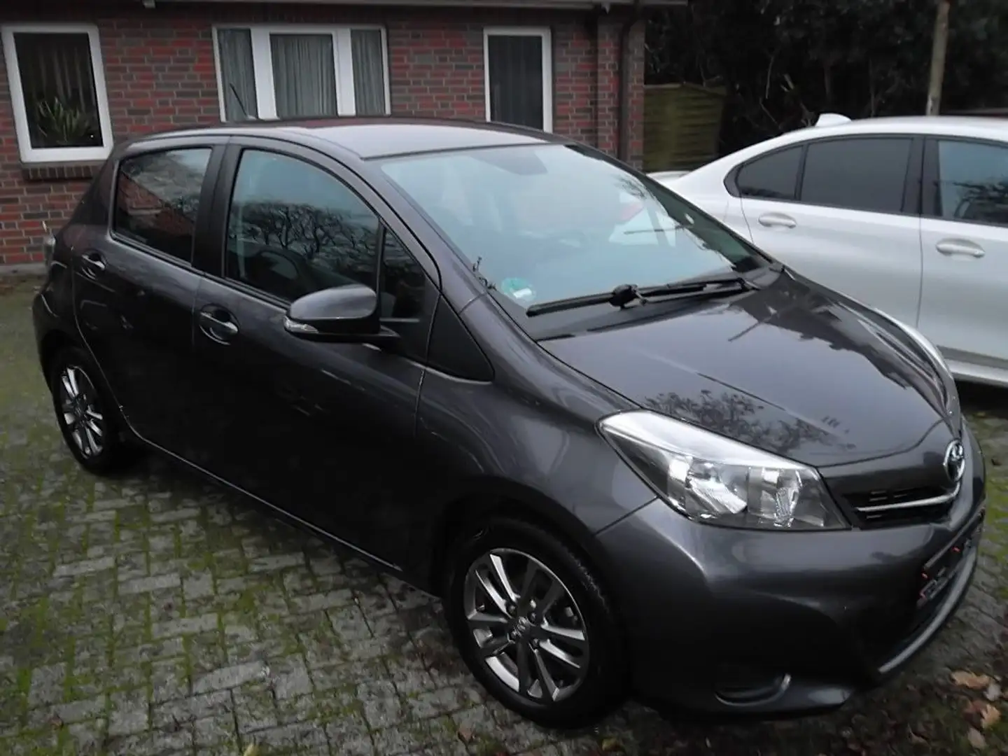 Toyota Yaris Edition 2014 Grey - 2