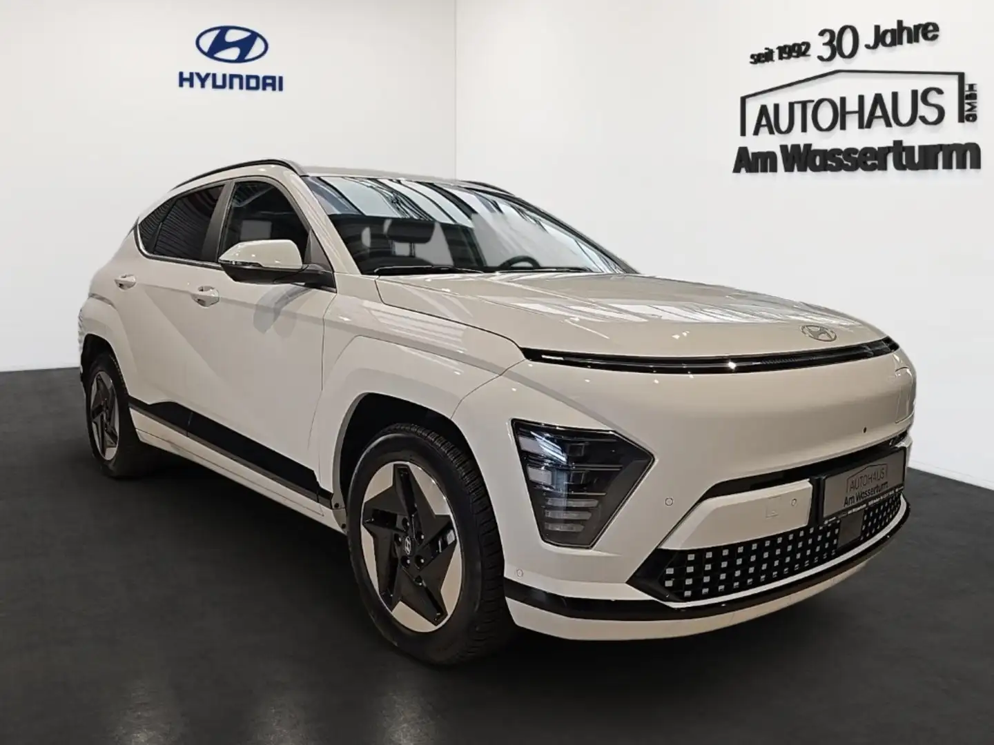 Hyundai KONA Prime Elektro 65,4kw Sitzkomfort Paket Assistenzpa Weiß - 2