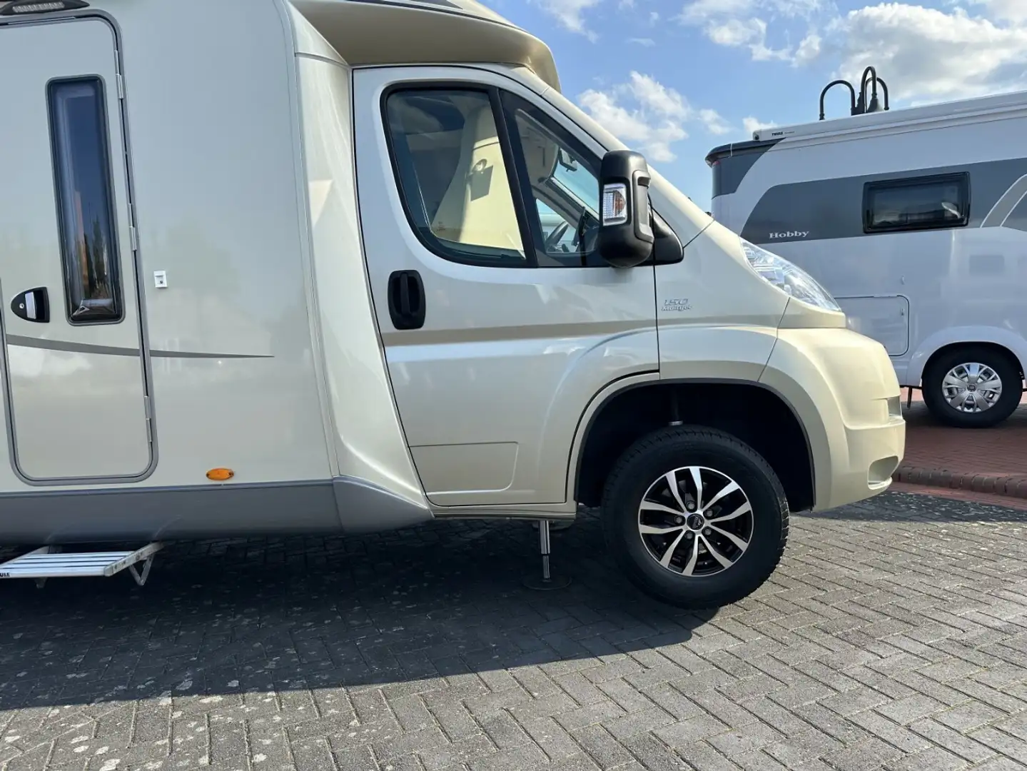 Bürstner Nexxo T728 4,0t +Hubstützen+Einzelbett+SAT/TV+Sola Goud - 2