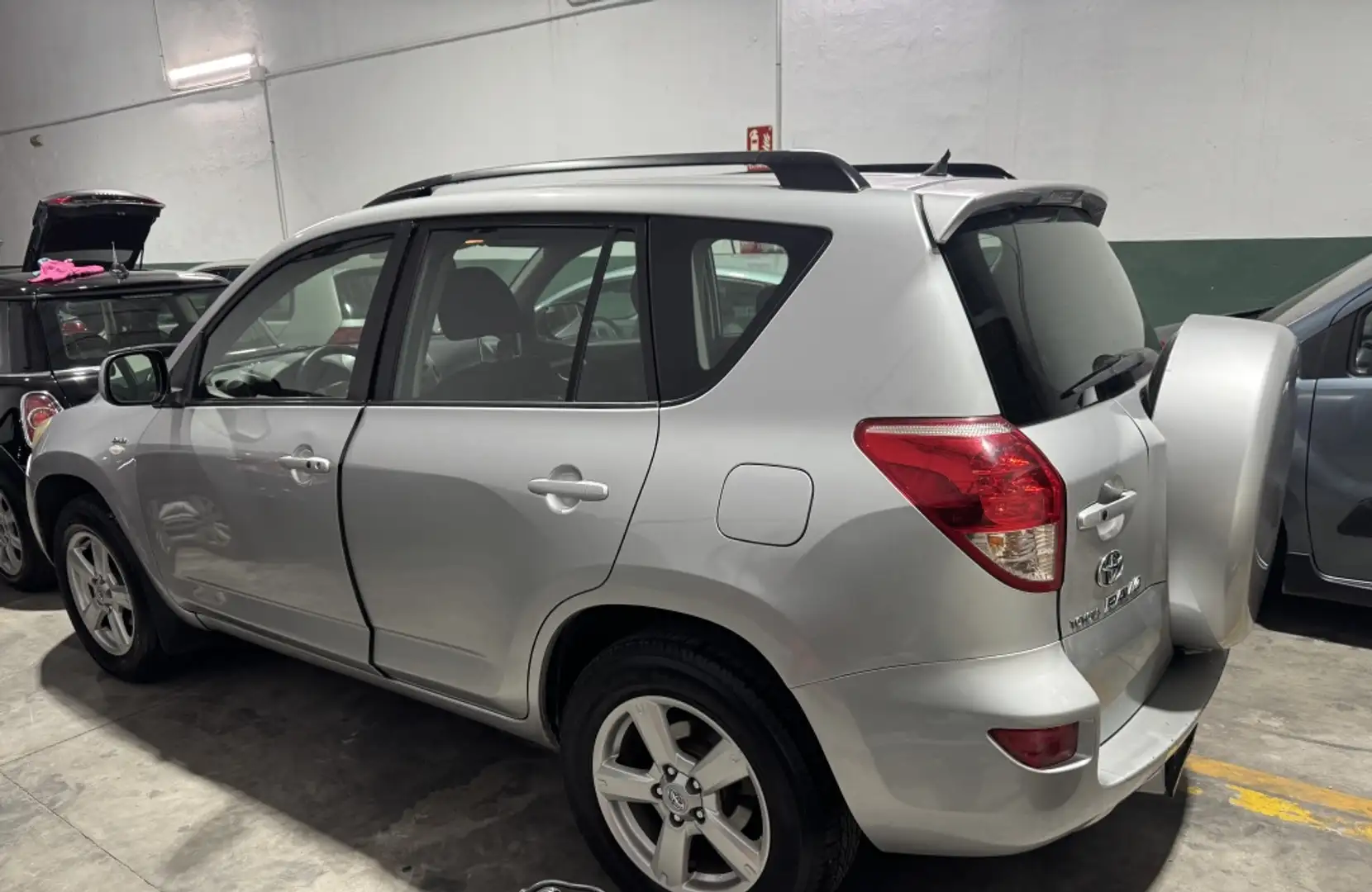 Toyota RAV 4 2.2D-4D Sol Cross Sport Gris - 1