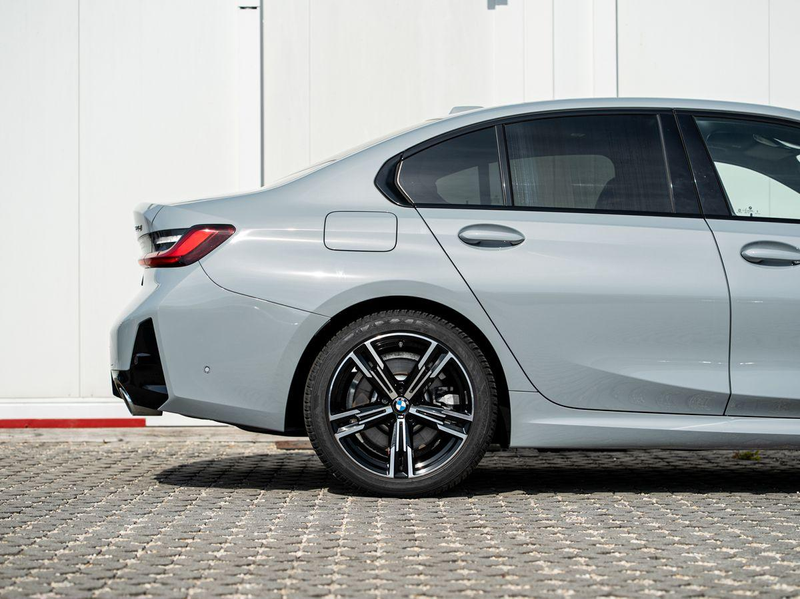 BMW 330 d xDrive Lim M-Sport AHK GSD ACC ParkA AkGlas — photo 6