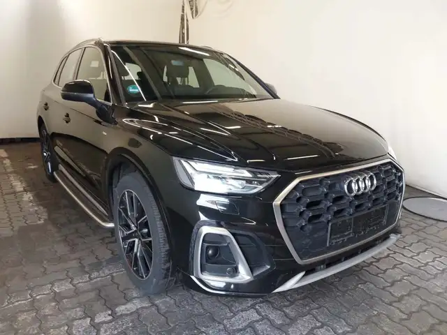 Audi Q5 view 3