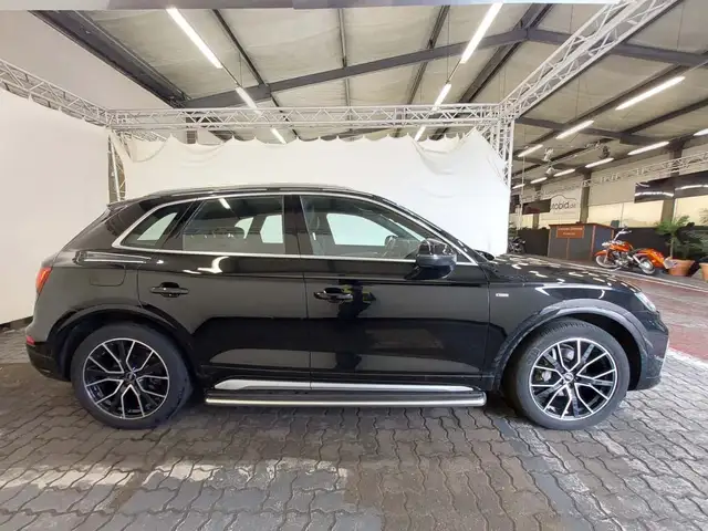 Audi Q5 view 2