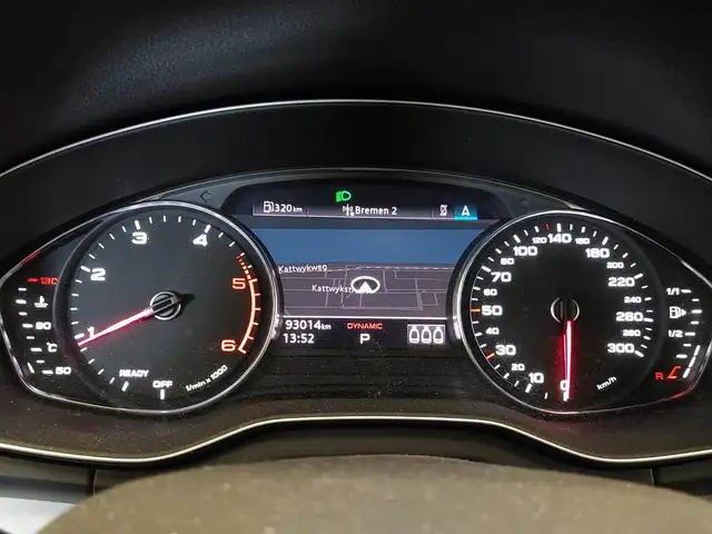 Audi Q5 view 13