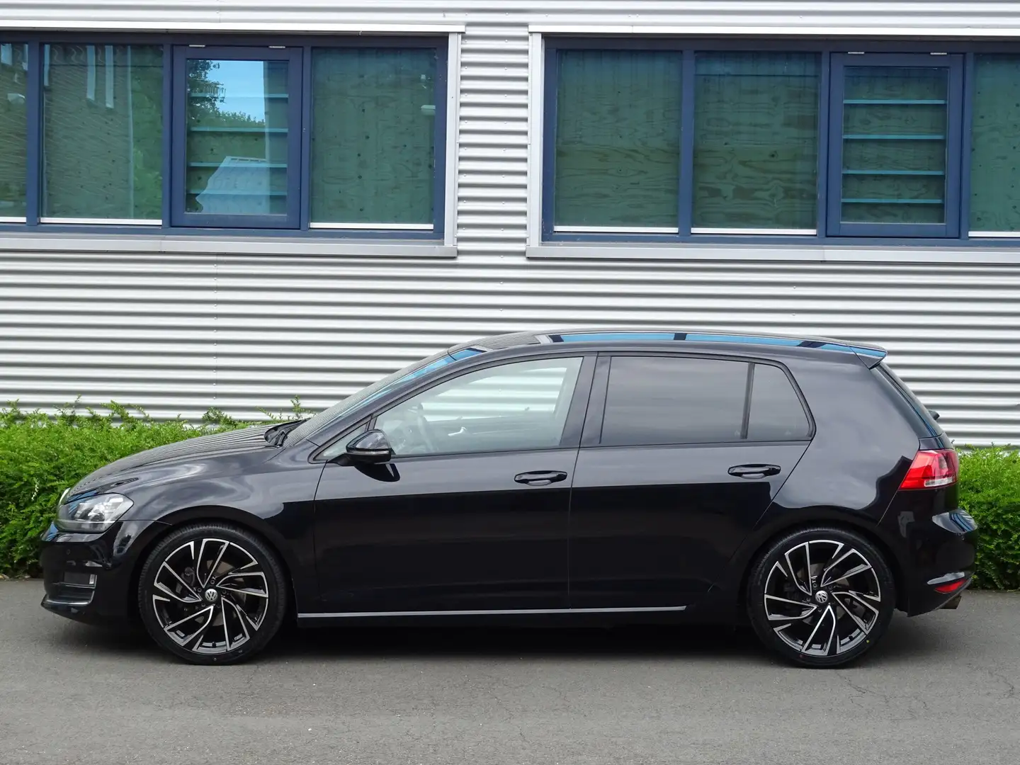 Volkswagen Golf 7 1.4 TSI Highline Xenon Carplay Navi Trekhaak Zwart - 2