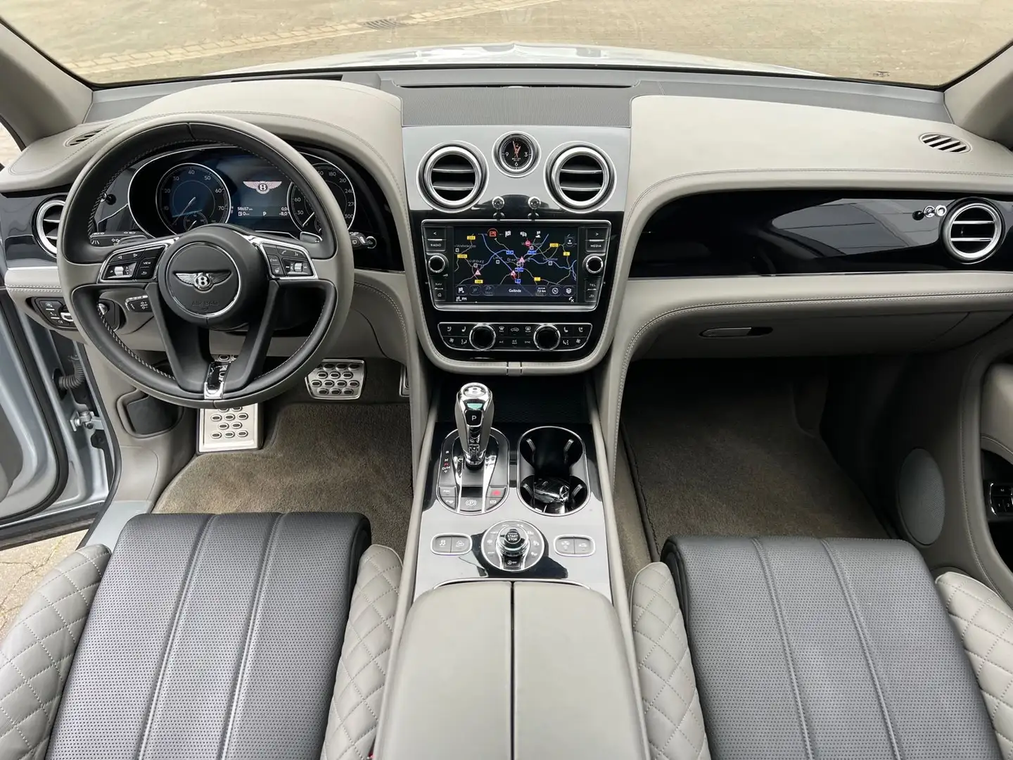 Bentley Bentayga BENTAYGA 6.0 W12, MULLINER, PANORAMA Plateado - 2