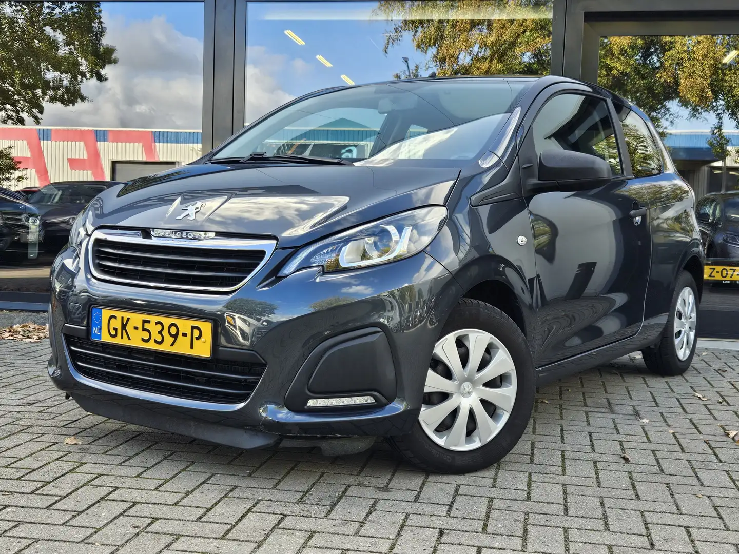 Peugeot 108 1.0 e-VTi Envy 13.393km NAP Grijs - 1