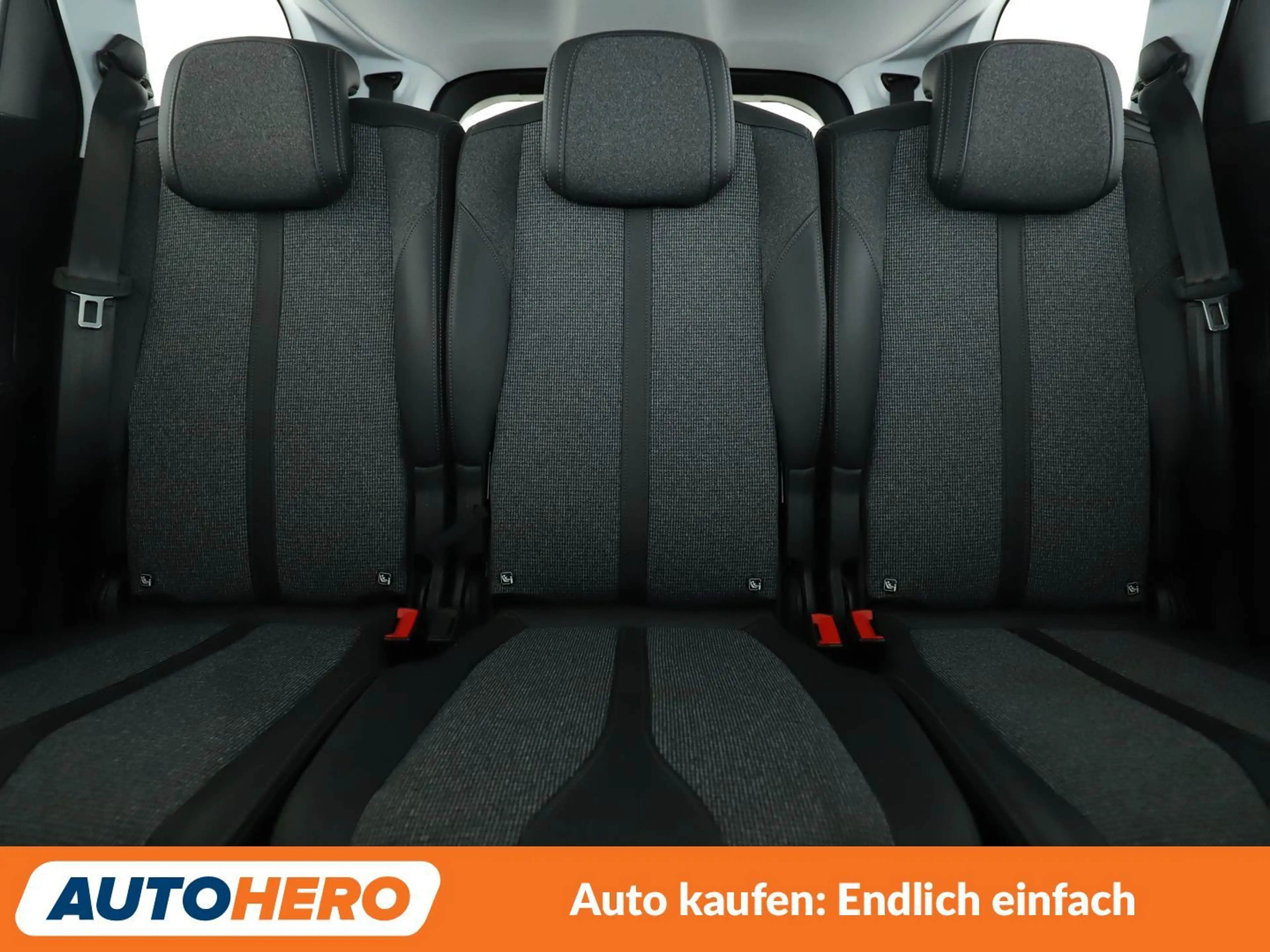 Peugeot 5008 1.5 Blue-HDi Allure Aut*NAVI*TEMPO*CAM*PDC*SHZ* — photo 15