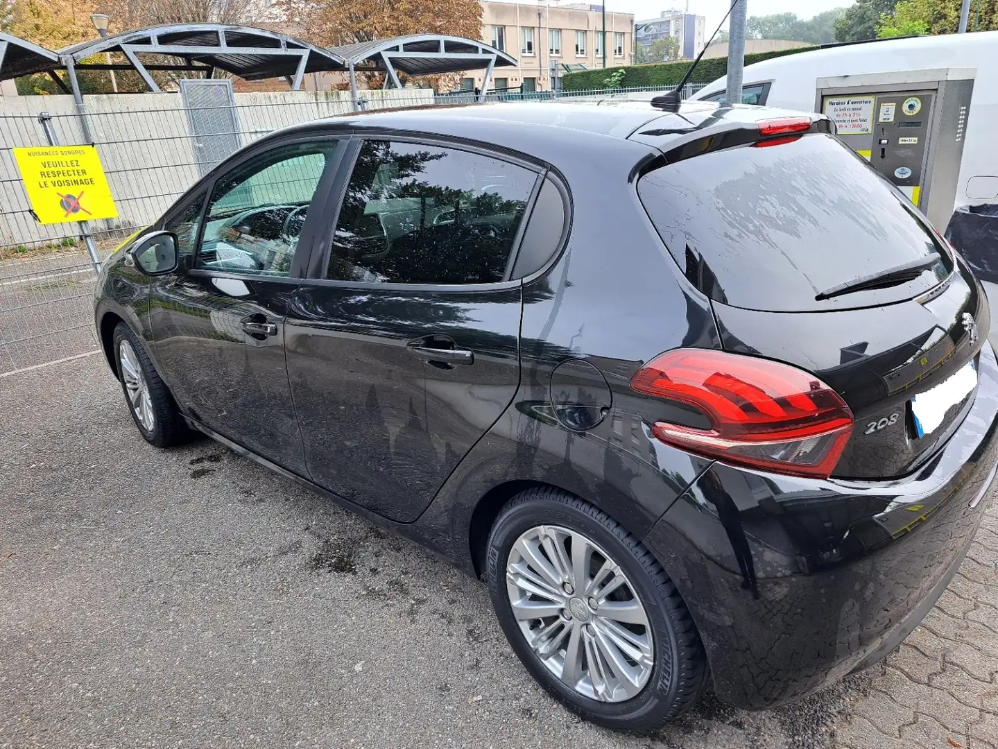 Peugeot 208 208 1.2 PureTech 82ch BVM5 Style Noir - 2