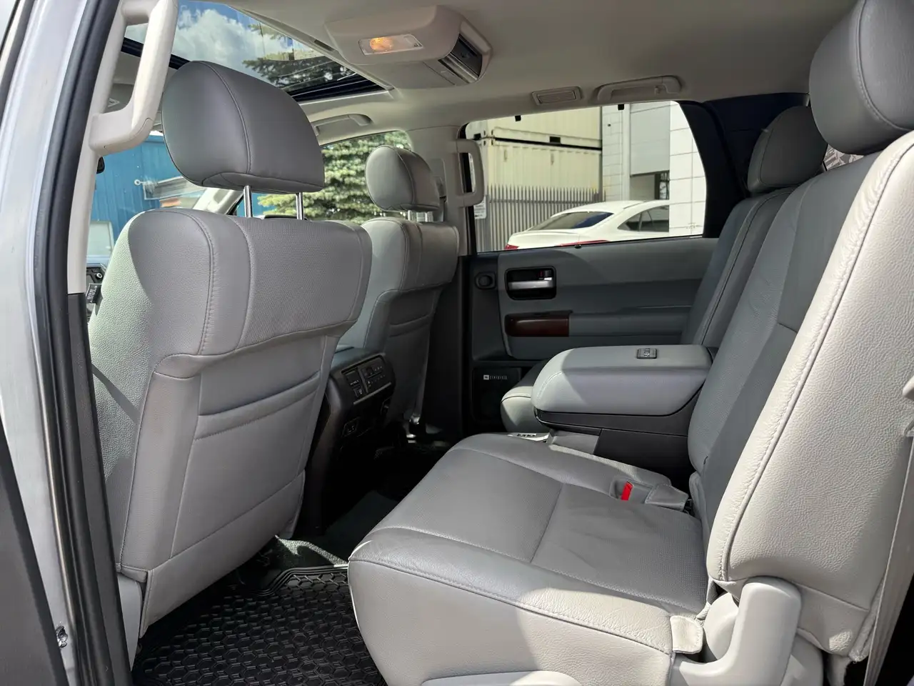 Toyota Sequoia fotografie Toyota Sequoia