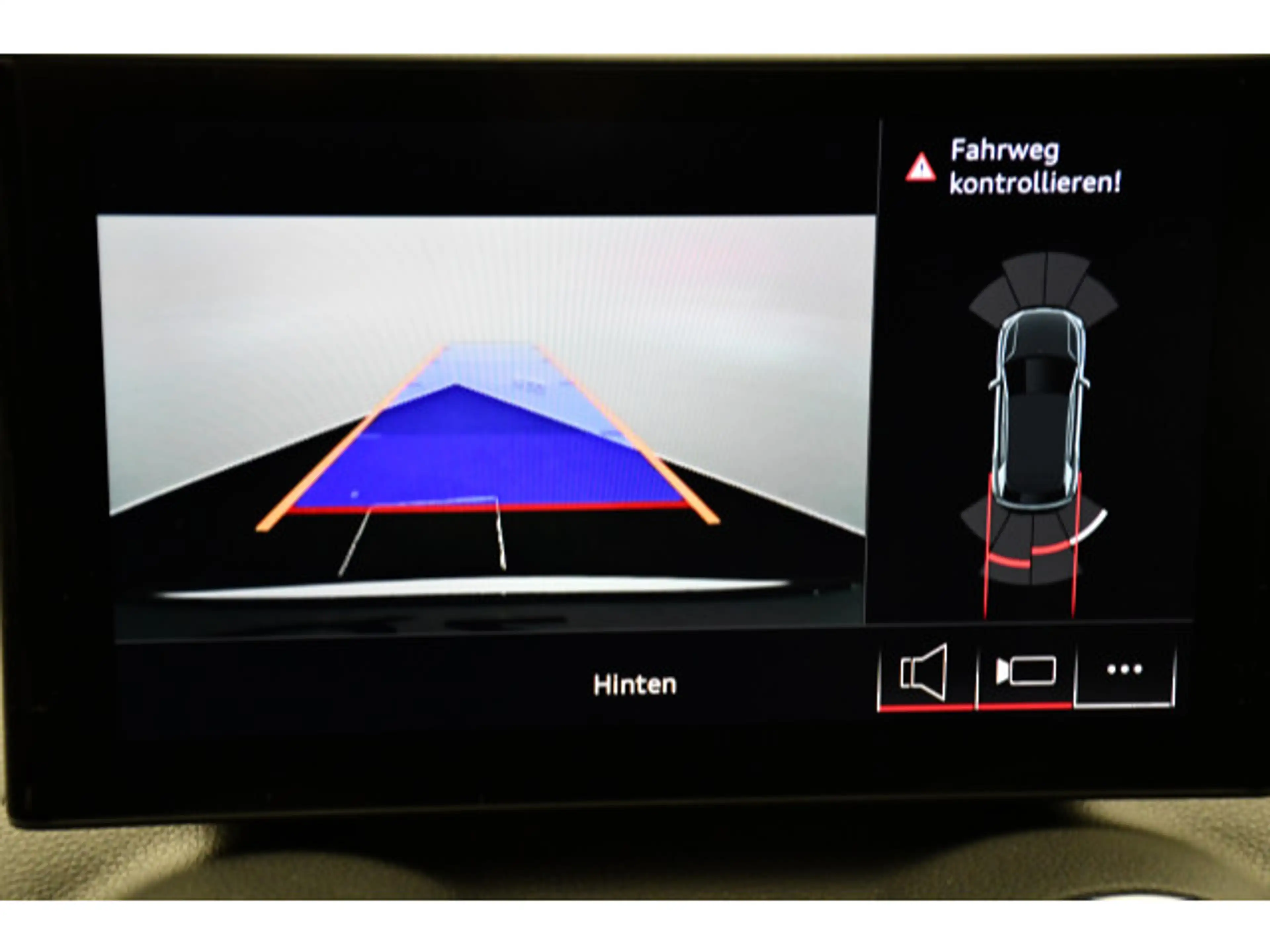 Audi Q2 35 TFSI S-tronic S line AHK/Rückkam — photo 9