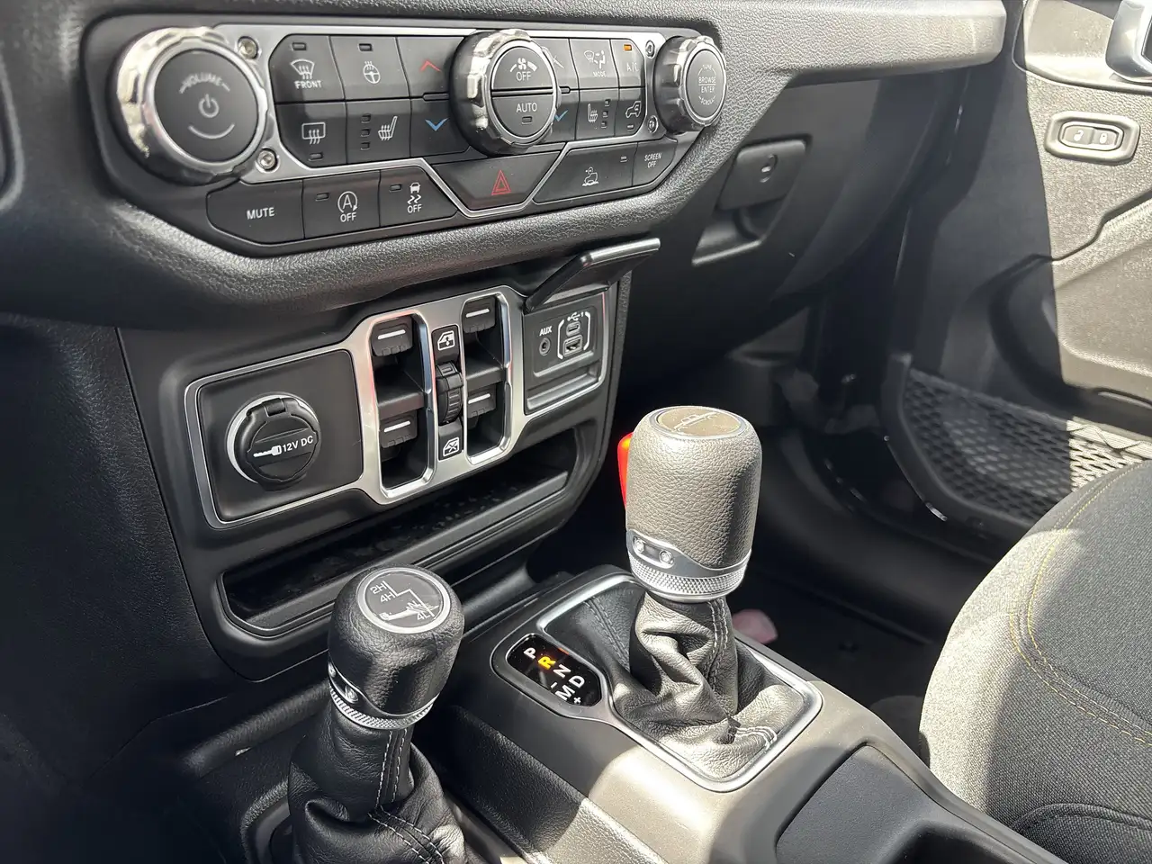 Jeep Gladiator снимка Jeep Gladiator
