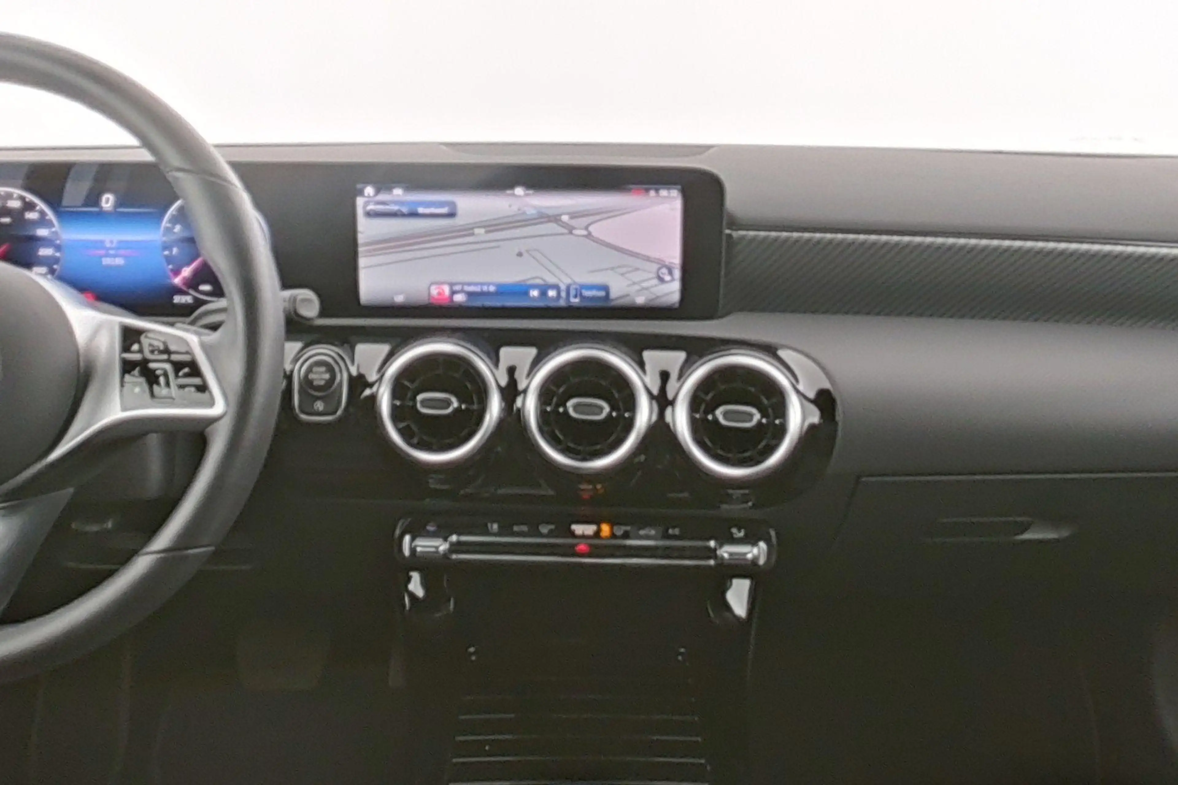 Mercedes-Benz A 180 Luxury Line — photo 15