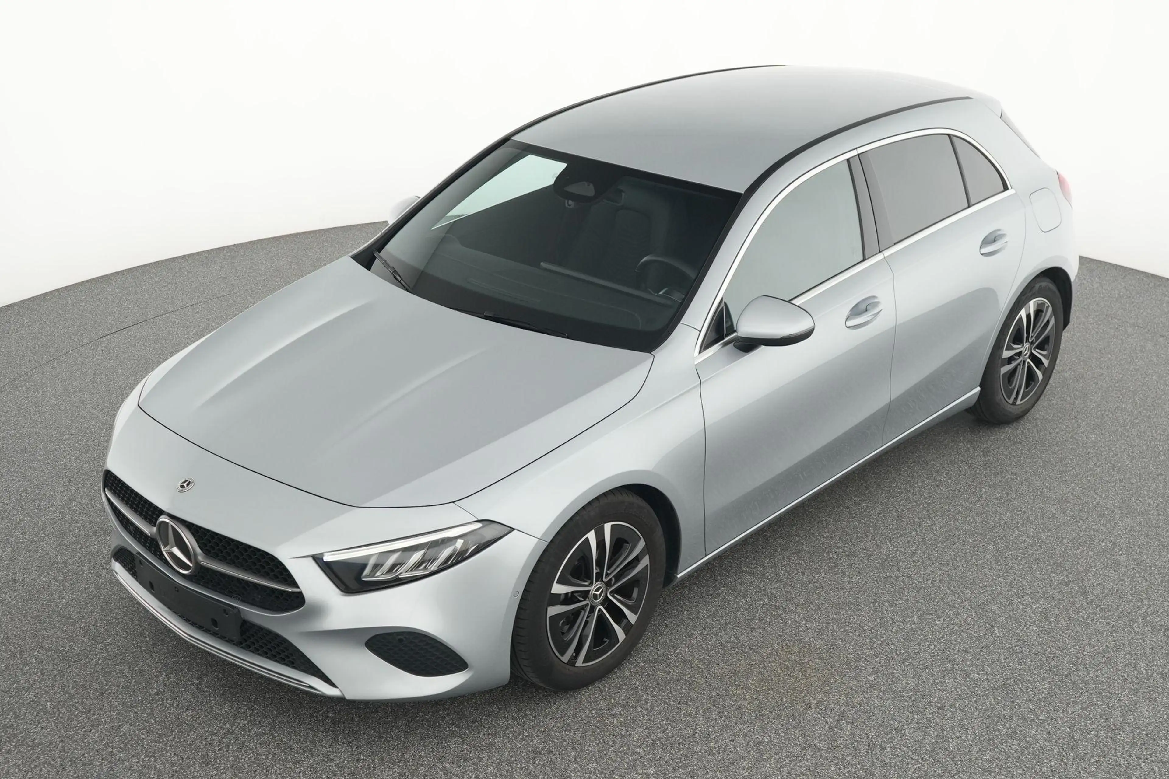 Mercedes-Benz A 180 Luxury Line — photo 11