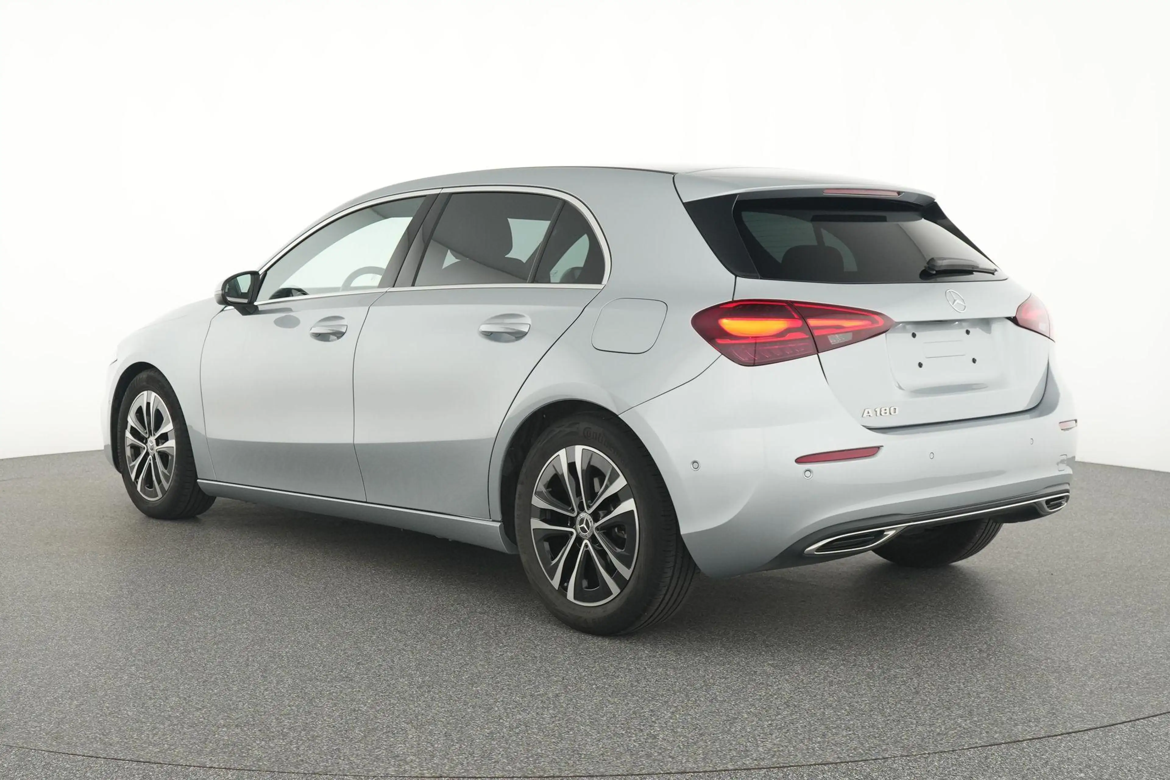 Mercedes-Benz A 180 Luxury Line — photo 3
