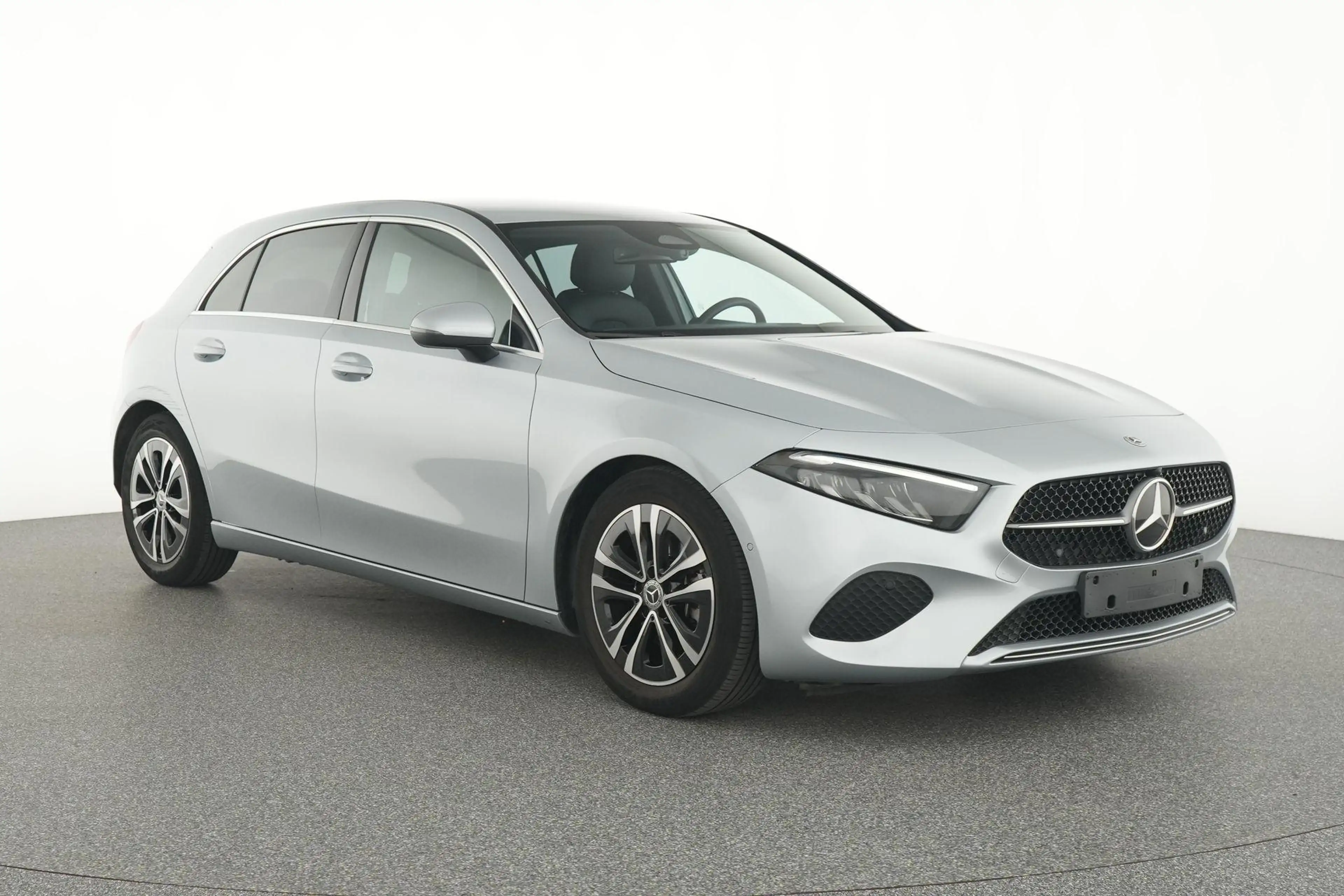 Mercedes-Benz A 180 Luxury Line — photo 2