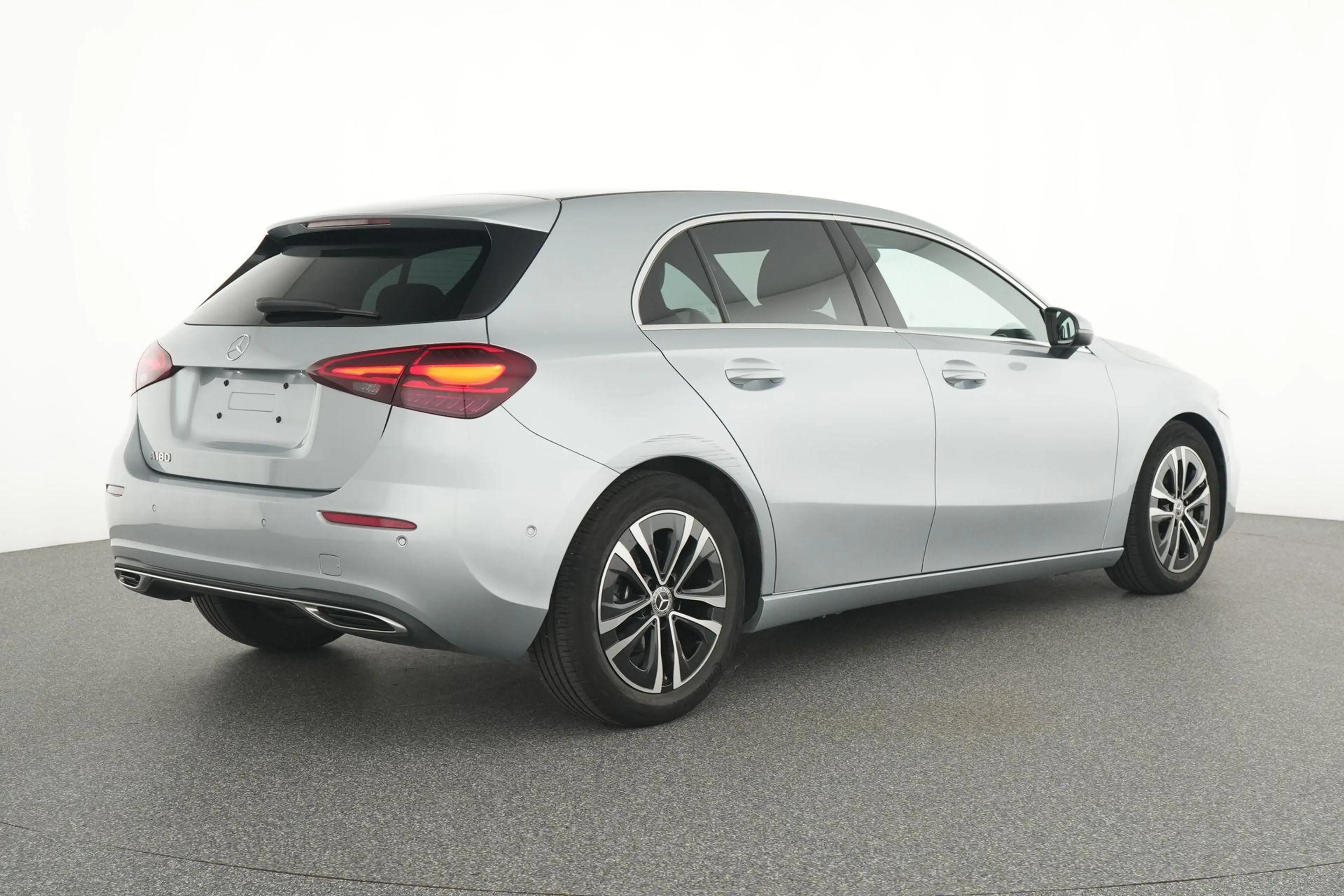 Mercedes-Benz A 180 Luxury Line — photo 4