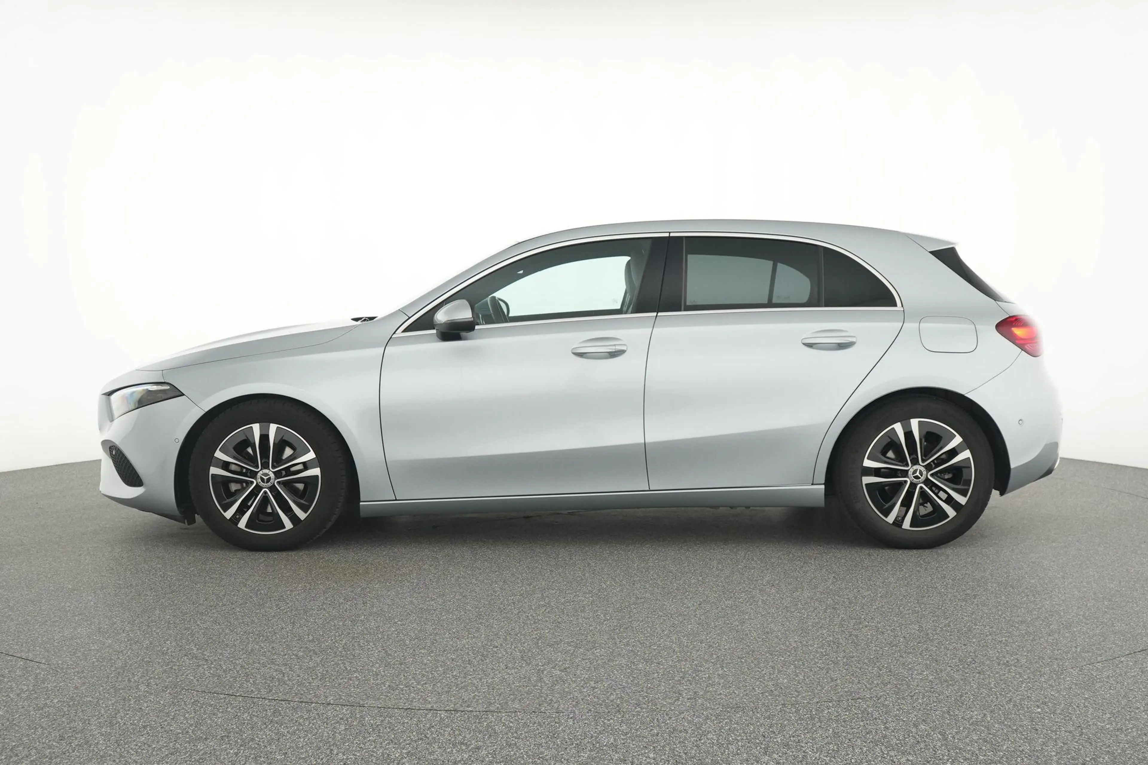 Mercedes-Benz A 180 Luxury Line — photo 8
