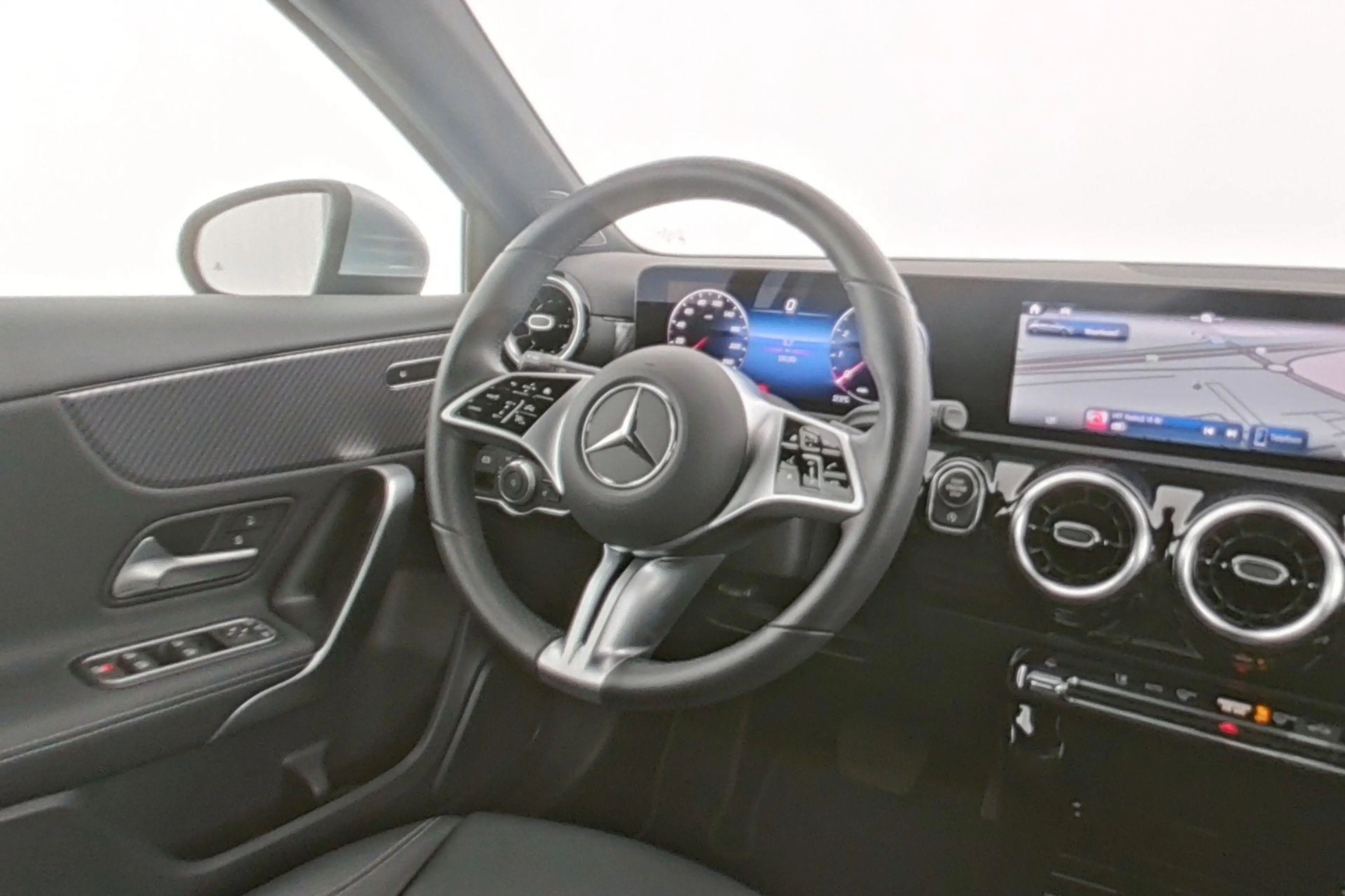 Mercedes-Benz A 180 Luxury Line — photo 13