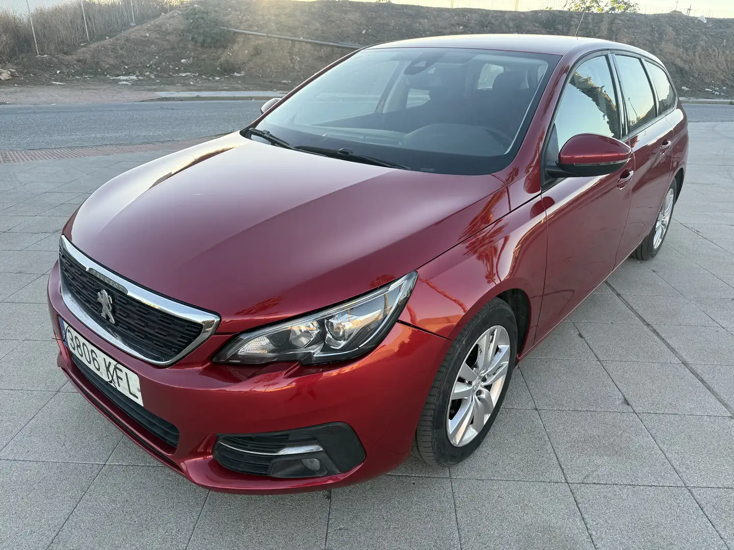 Peugeot 308 SW 1.6 BlueHDi Active 100 Burdeos - 1