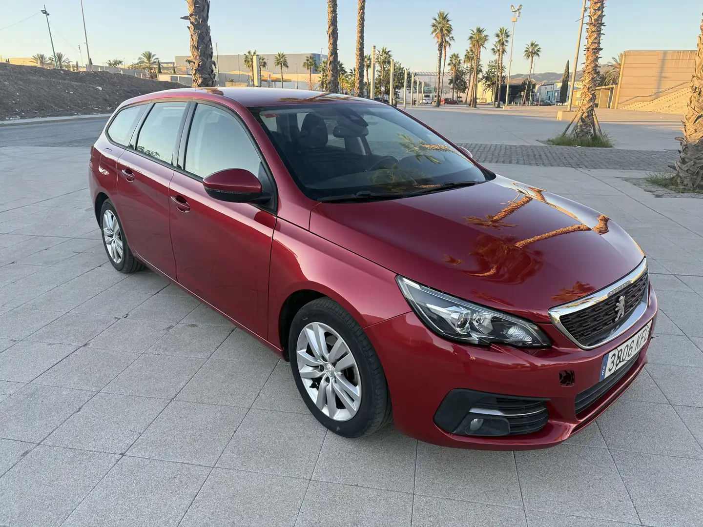 Peugeot 308 SW 1.6 BlueHDi Active 100 Burdeos - 2