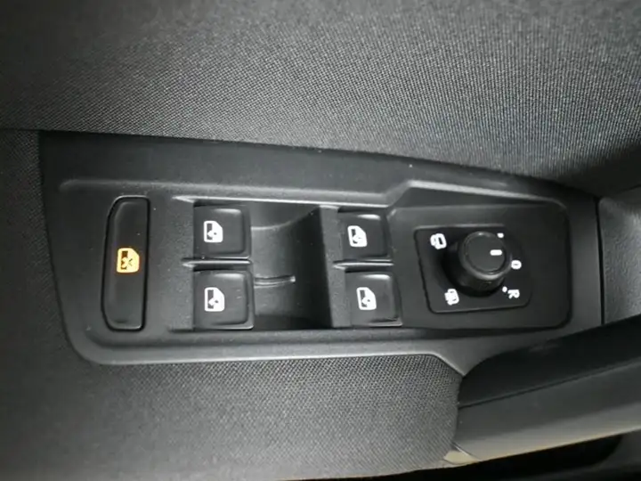 Volkswagen Tiguan Life 2.0 TDI (2021) 2021, foto 10