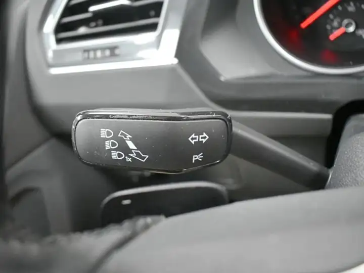 Volkswagen Tiguan Life 2.0 TDI (2021) 2021, foto 11
