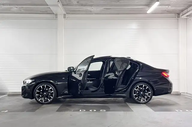 BMW 3 Series view 3
