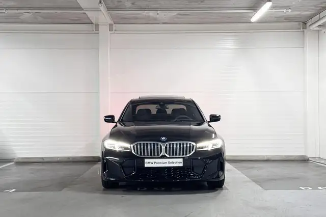 BMW 3 Series view 5