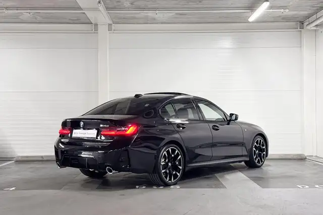 BMW 3 Series view 6