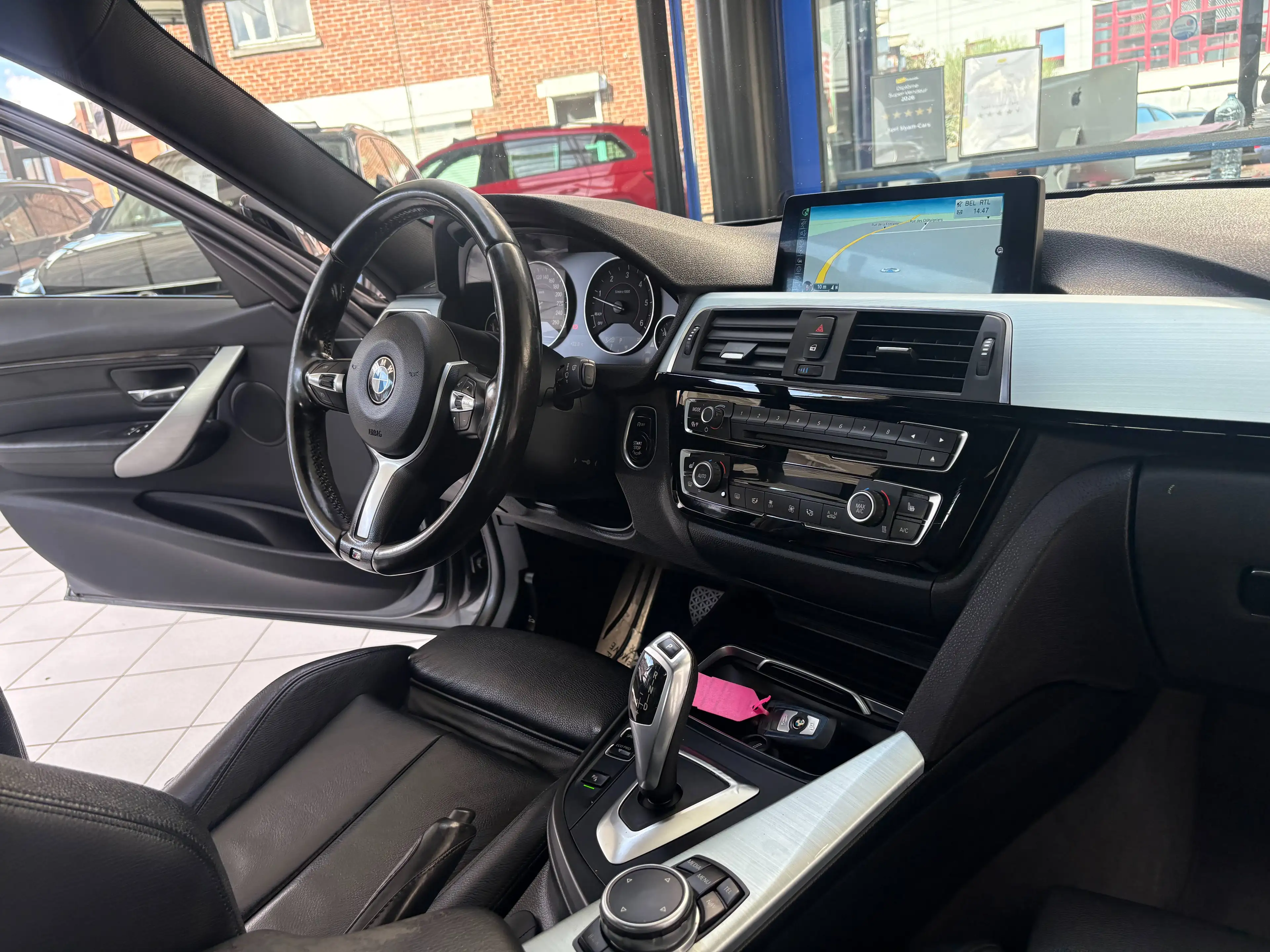 BMW 318 318 dA *PACK M * XENON * CUIR * GPS * CAMERA * PDC * JANTES * SPORT * — photo 13